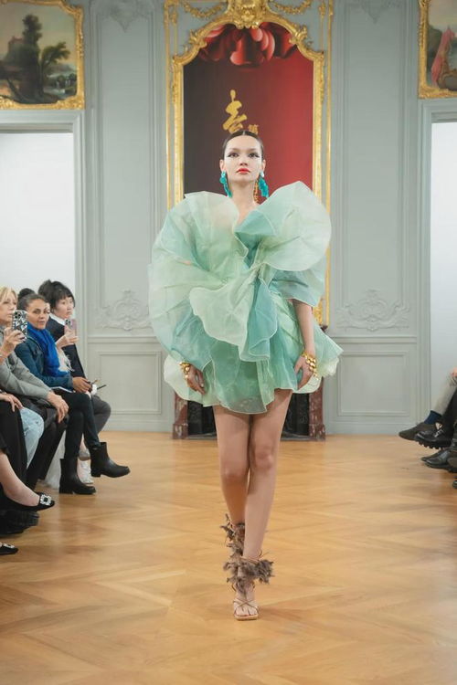 綻放巴黎 陜西旅游集團(tuán)攜 周原衣語 以時(shí)尚手法展示三千年中國(guó)之美